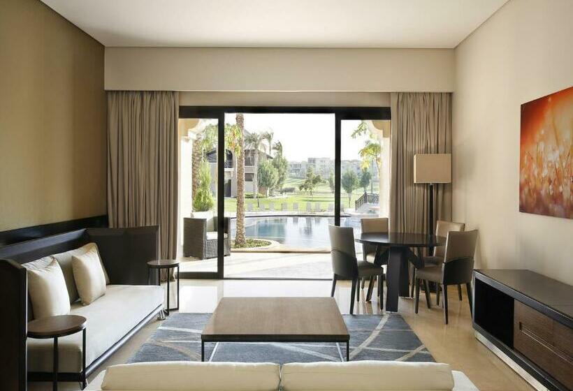 מיטת קינג בסוויטה, The Westin Cairo Golf Resort & Spa, Katameya Dunes