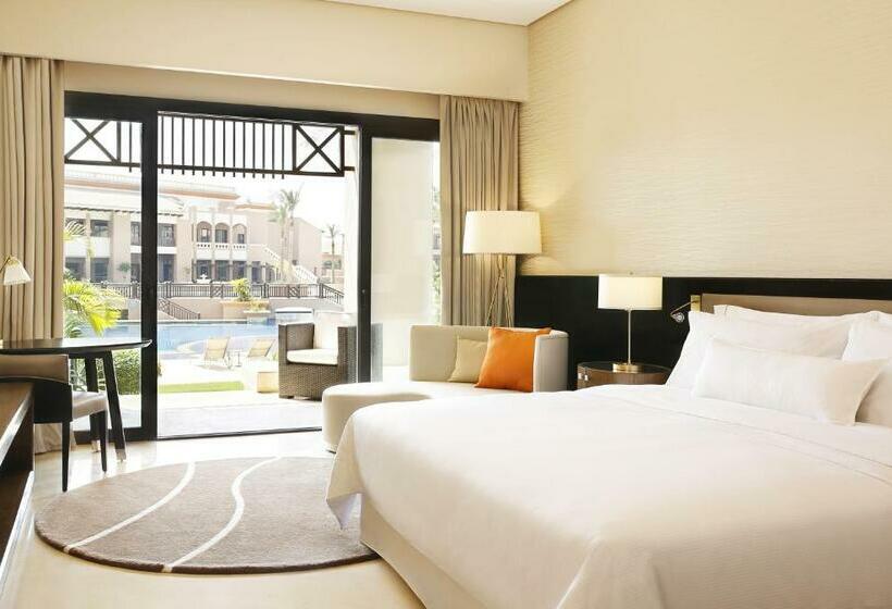 מיטת קינג בסוויטה, The Westin Cairo Golf Resort & Spa, Katameya Dunes