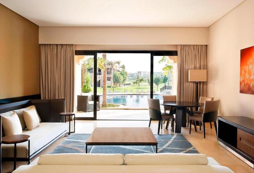 מיטת קינג בסוויטה, The Westin Cairo Golf Resort & Spa, Katameya Dunes