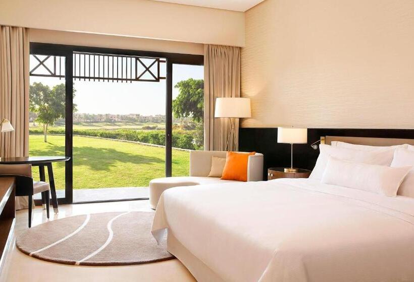 מיטת קינג בסוויטה, The Westin Cairo Golf Resort & Spa, Katameya Dunes