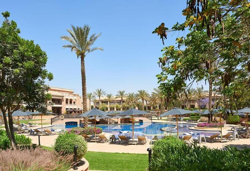 מיטת קינג בסוויטה, The Westin Cairo Golf Resort & Spa, Katameya Dunes