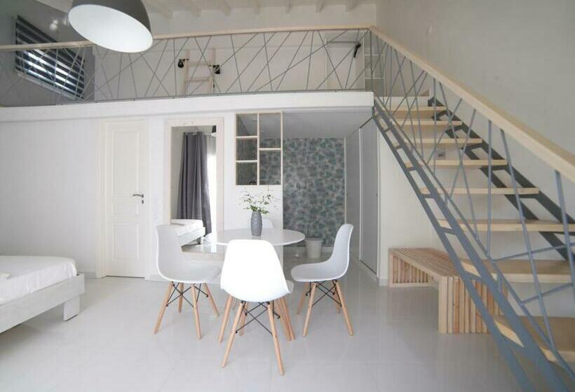 استودیوی استاندارد, Mirsini Studios & Apartments