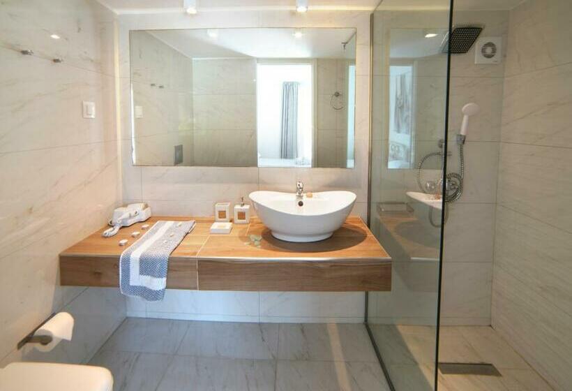 استودیوی استاندارد, Mirsini Studios & Apartments