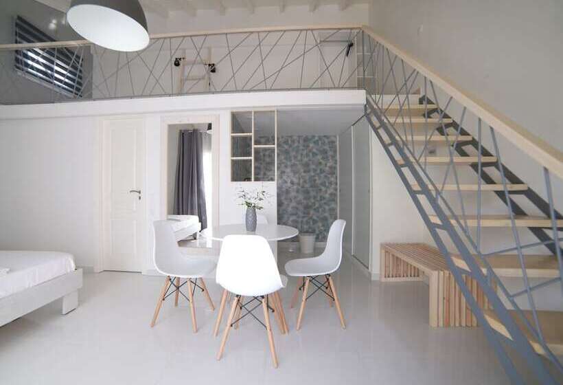 استودیوی استاندارد, Mirsini Studios & Apartments