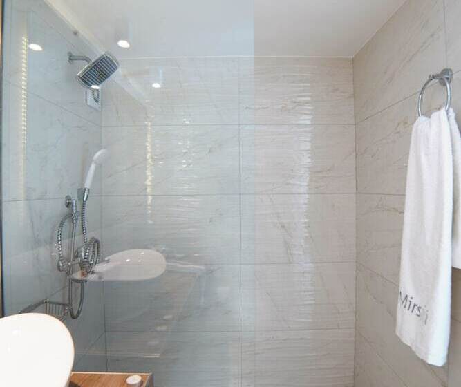 استودیوی استاندارد, Mirsini Studios & Apartments