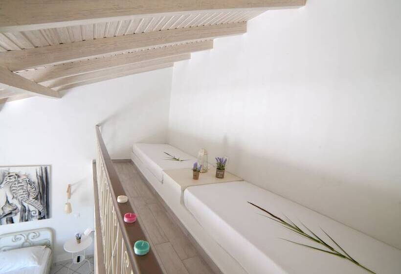 استودیوی استاندارد, Mirsini Studios & Apartments