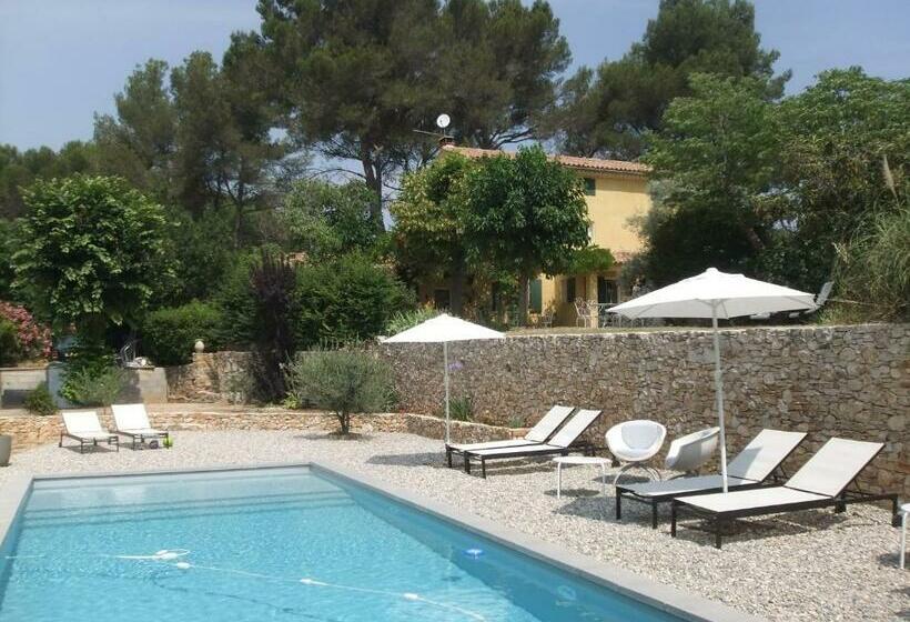 컴포트 룸, Le Mas Des Aludes