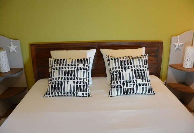 컴포트 룸, Le Mas Des Aludes