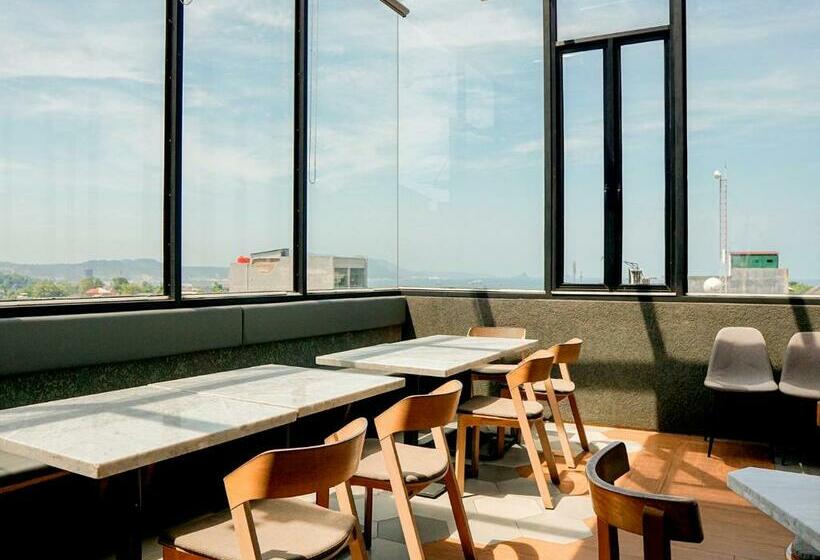 اتاق اکونومی, Ketje Luxury Capsule Mitra Reddoorz