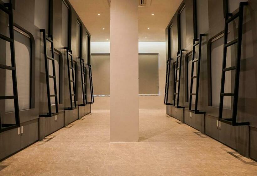 اتاق اکونومی, Ketje Luxury Capsule Mitra Reddoorz