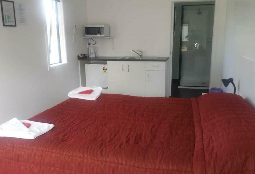 Студия Стандарт, Brown Trout Motel