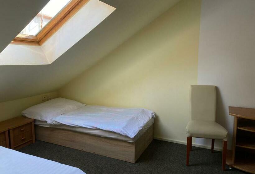 غرفة قياسية, Chata Jahodná