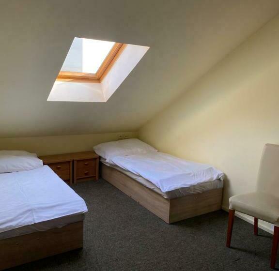 غرفة قياسية, Chata Jahodná