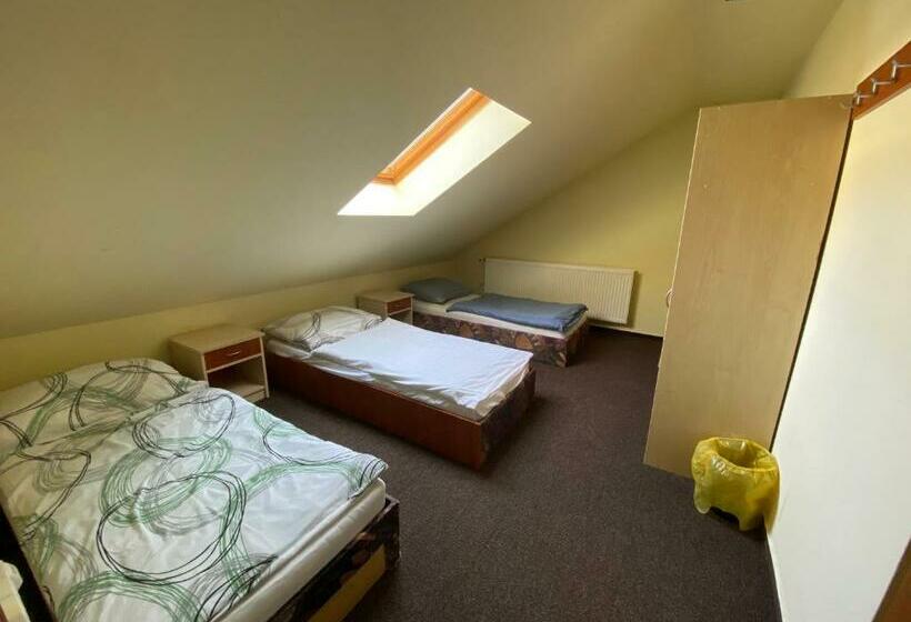 חדר סטנדרט לשלושה, Chata Jahodná