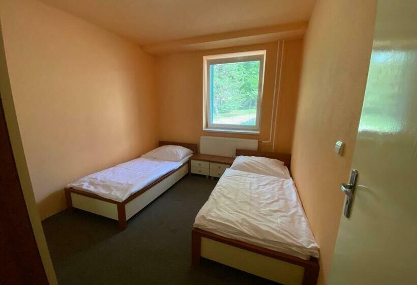 شقة غرفتين, Chata Jahodná