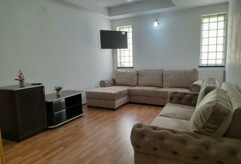 חדר משפחתי, Pensiunea Gil