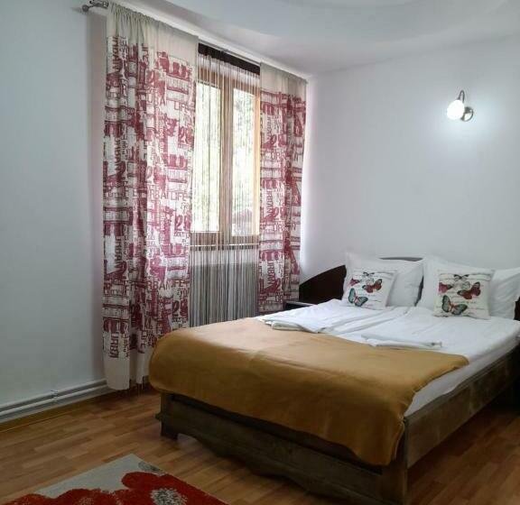 חדר משפחתי, Pensiunea Gil