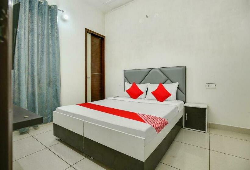 Chambre Triple Classique, Oyo Flagship Rathi Residency