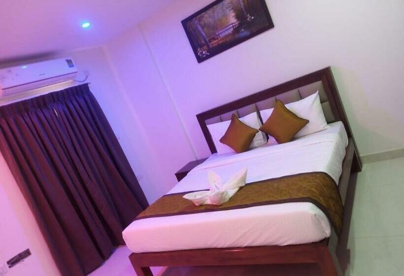 豪华三人间, Apith Hotel And Suites