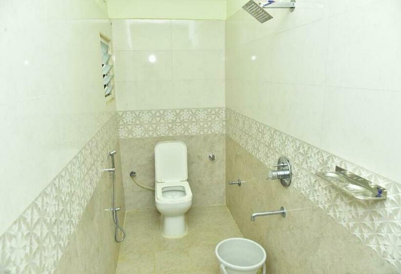 豪华三人间, Apith Hotel And Suites