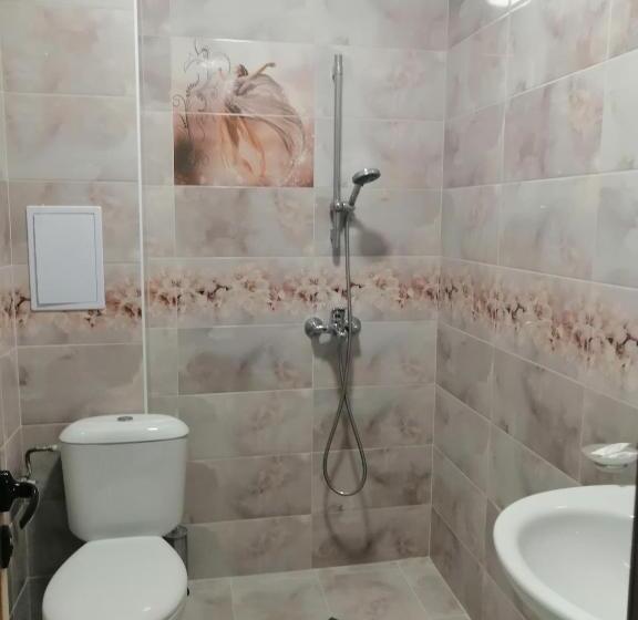 חדר סטנדרט לשלושה עם מרפסת, хотел здравец