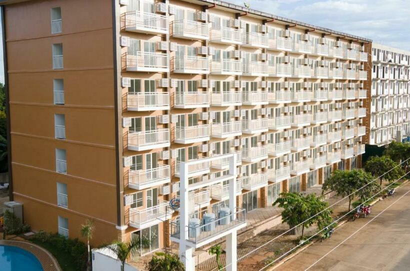 Студио Стандарт с Балконом, Island Staycation With Balcony, Exceptional Swimming Pool & Gym B2 2fluorite