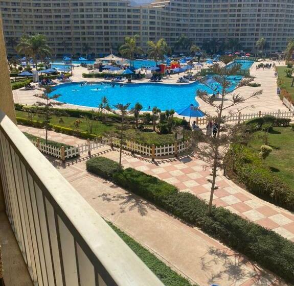 کلبه ییلاقی, Porto El Sokhna Pyramids Family Only