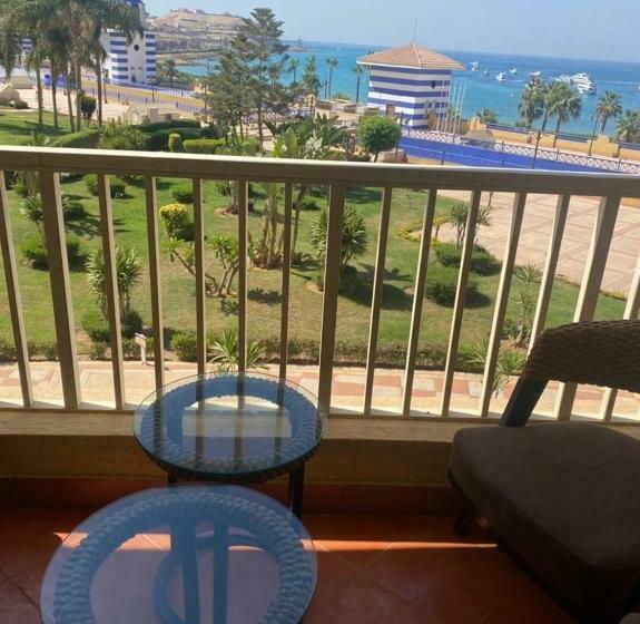 کلبه ییلاقی, Porto El Sokhna Pyramids Family Only