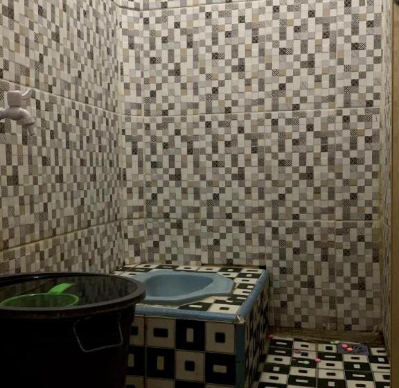 带大床的标准间, Penginapan Gindo Sidebuk Debuk Berastagi Redpartner