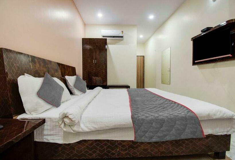 اتاق لوکس, Super Townhouse Mansarovar Formerly Palm Tree