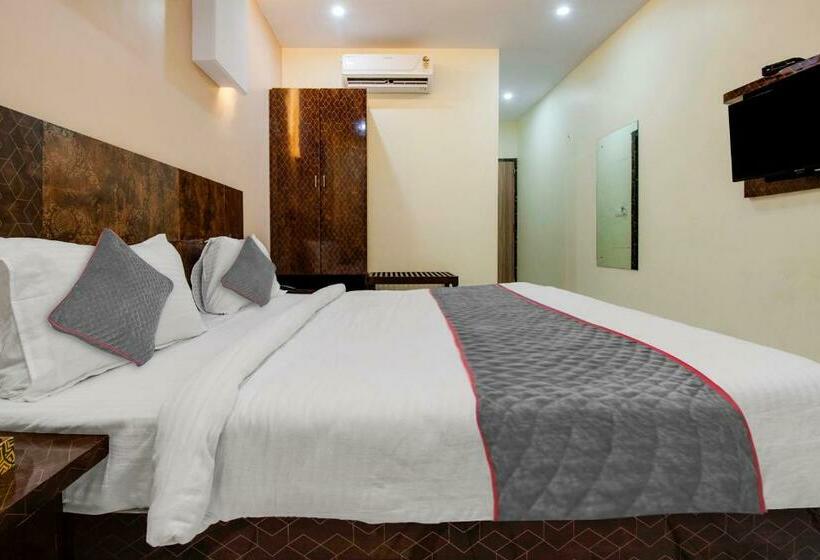 اتاق لوکس, Super Townhouse Mansarovar Formerly Palm Tree