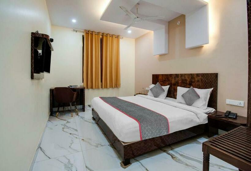 اتاق کلاسیک سه تخته, Super Townhouse Mansarovar Formerly Palm Tree