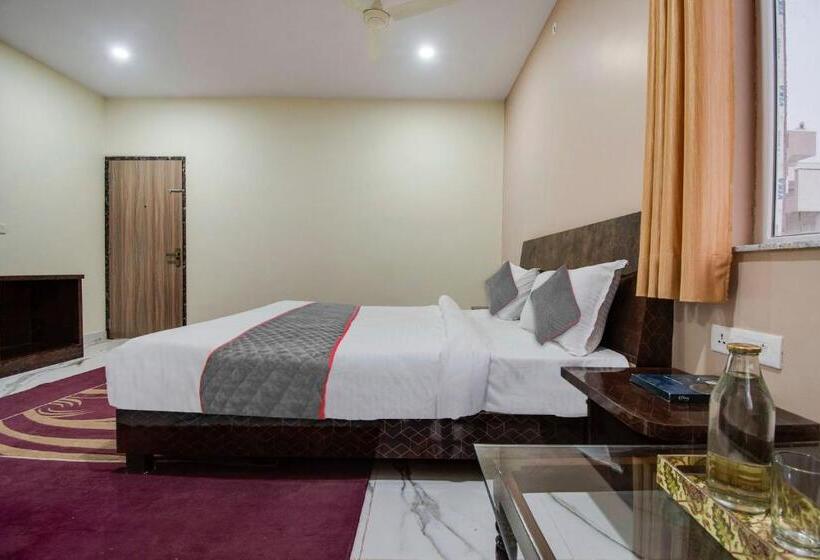 اتاق کلاسیک سه تخته, Super Townhouse Mansarovar Formerly Palm Tree