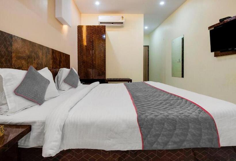 اتاق کلاسیک سه تخته, Super Townhouse Mansarovar Formerly Palm Tree