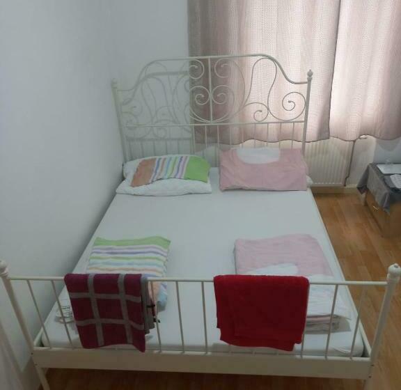 اتاق استاندارد با سرویس بهداشتی مشترک, Hostel Wieden