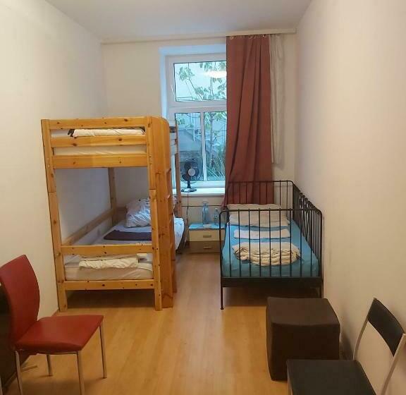 اتاق استاندارد سه تخته با سرویس بهداشتی مشترک, Hostel Wieden