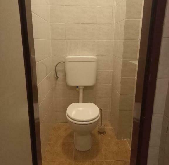 اتاق استاندارد چهارنفره با سرویس بهداشتی مشترک, Hostel Wieden