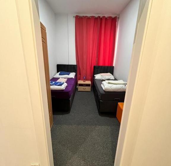 اتاق استاندارد با سرویس بهداشتی مشترک, Hostel Wieden