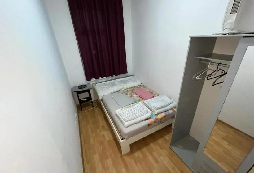 اتاق استاندارد با سرویس بهداشتی مشترک, Hostel Wieden