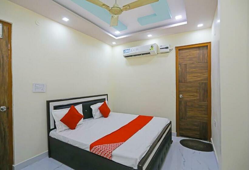 Triple Classic Room, Oyo Flagship Jagrati Banquet And Rooms