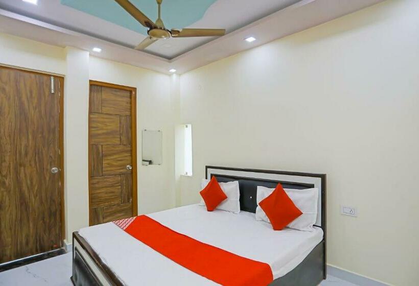 Triple Classic Room, Oyo Flagship Jagrati Banquet And Rooms