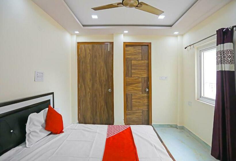 Triple Classic Room, Oyo Flagship Jagrati Banquet And Rooms