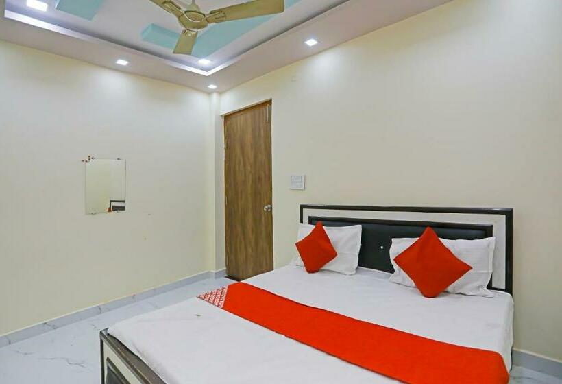 Triple Classic Room, Oyo Flagship Jagrati Banquet And Rooms