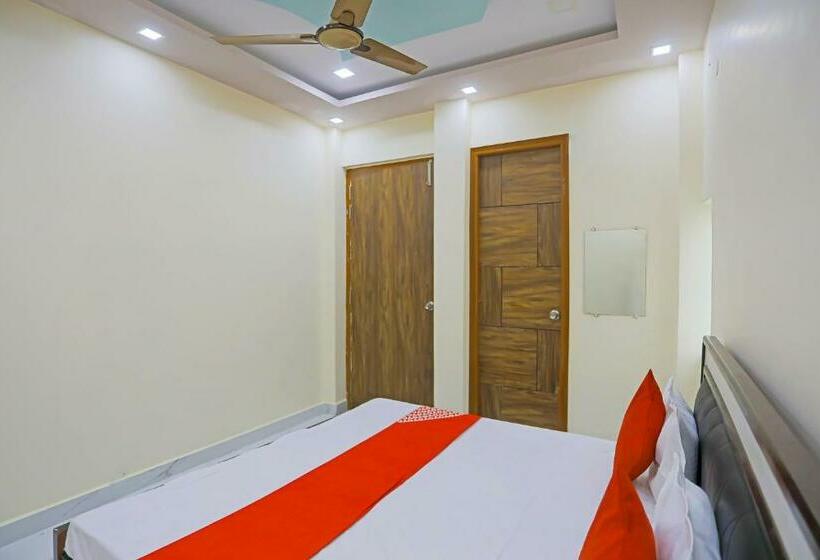 Triple Classic Room, Oyo Flagship Jagrati Banquet And Rooms