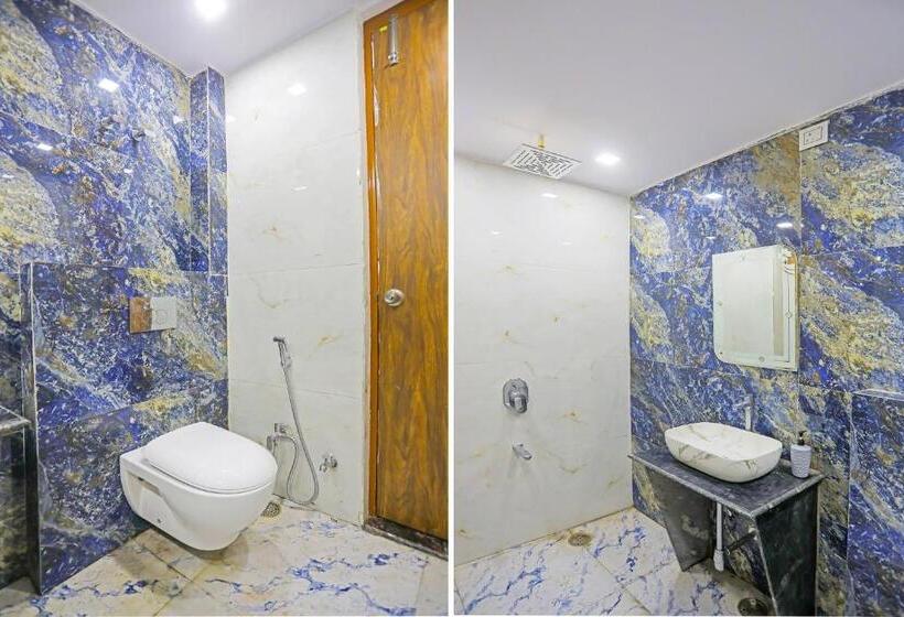 Triple Classic Room, Oyo Flagship Jagrati Banquet And Rooms