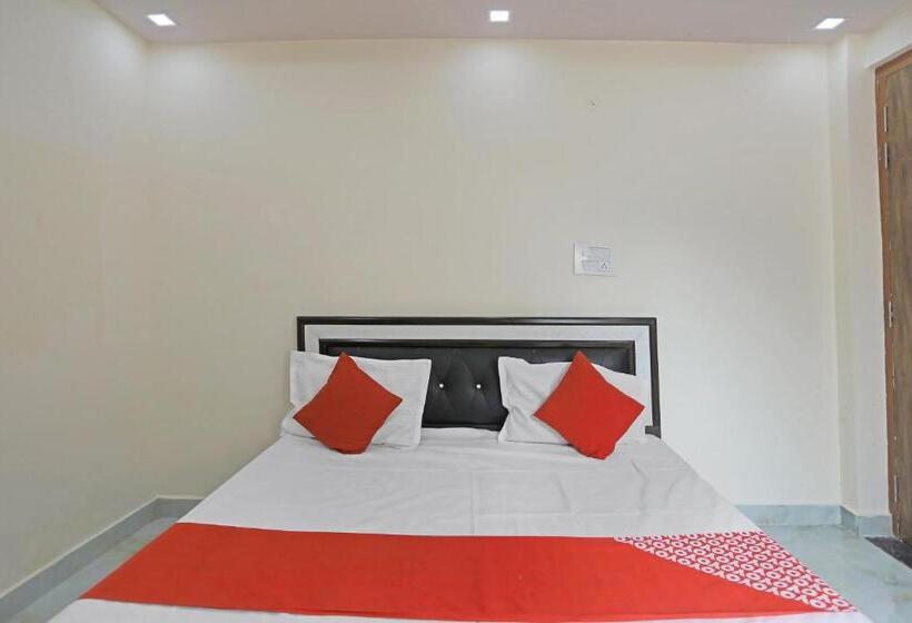 Triple Classic Room, Oyo Flagship Jagrati Banquet And Rooms