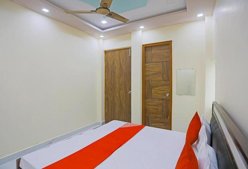 Triple Classic Room, Oyo Flagship Jagrati Banquet And Rooms