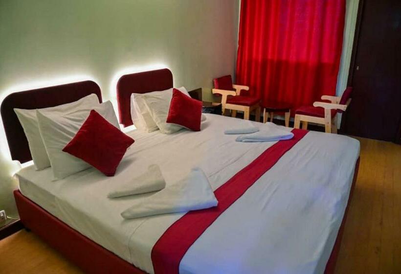 اتاق خانوادگی با چشمانداز دریا, Siesta