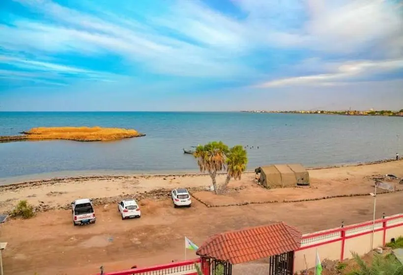 اتاق خانوادگی با چشم‌انداز دریا, Siesta