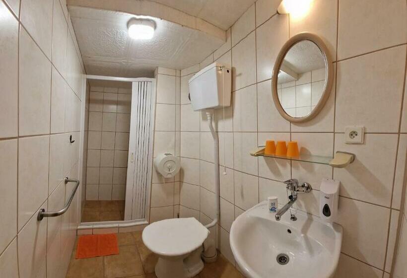 חדר סטנדרט לשלושה, Penzion švýcarský Dvůr